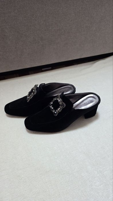 Замшевые женские обувь. Размер 37