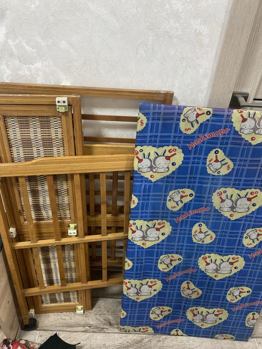 Манежка детская отдам за шоколадку