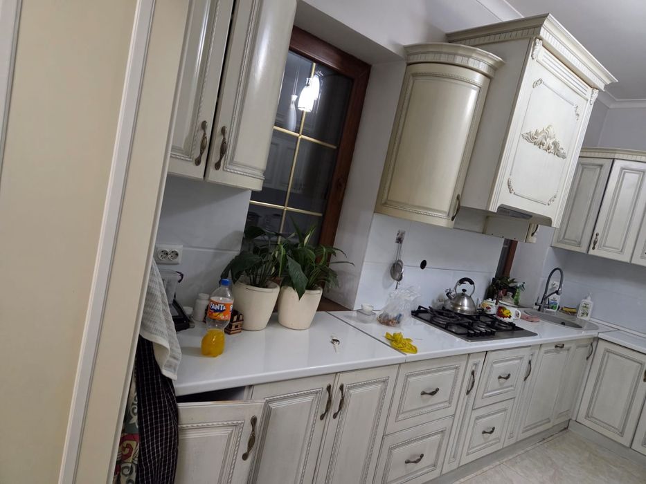 Кухонная   мебель .