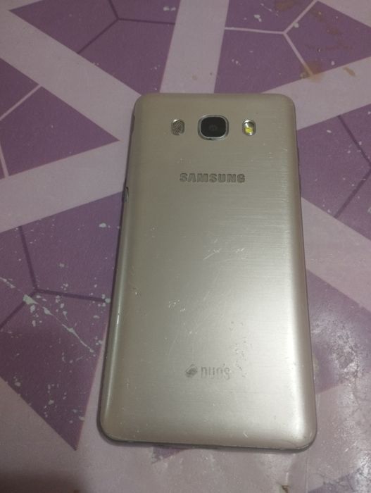 Samsung j5 продам  3000