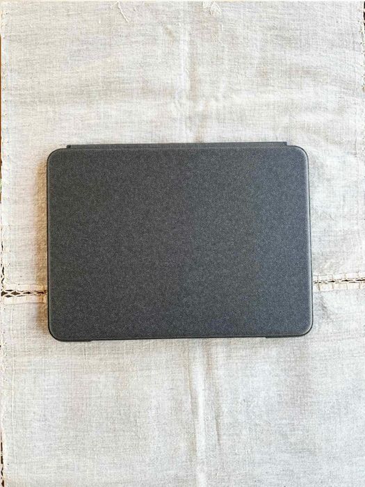 Logitech Folio Touch клавиатура с тъчпад за iPad Pro 11” - Отлично състояние