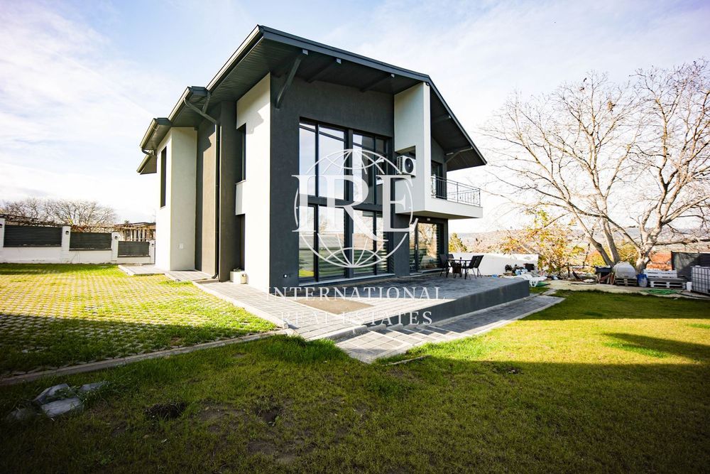 Къща в Добрич, област-с.Кранево площ 300 цена 550000