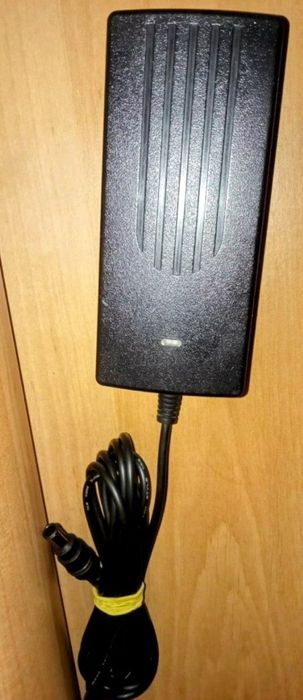 Încărcător pentru laptop LG și Canon