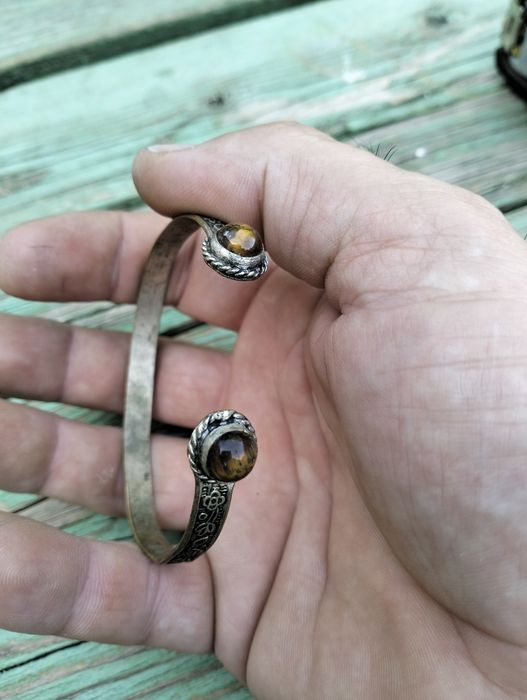 Стара посребрена гривна с естествени камъни тигрово око