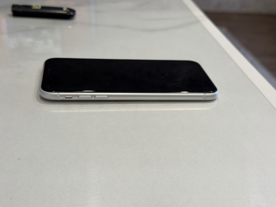 Продам Iphone 10 XR б/у