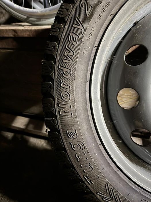 Продаю зимние покрышки