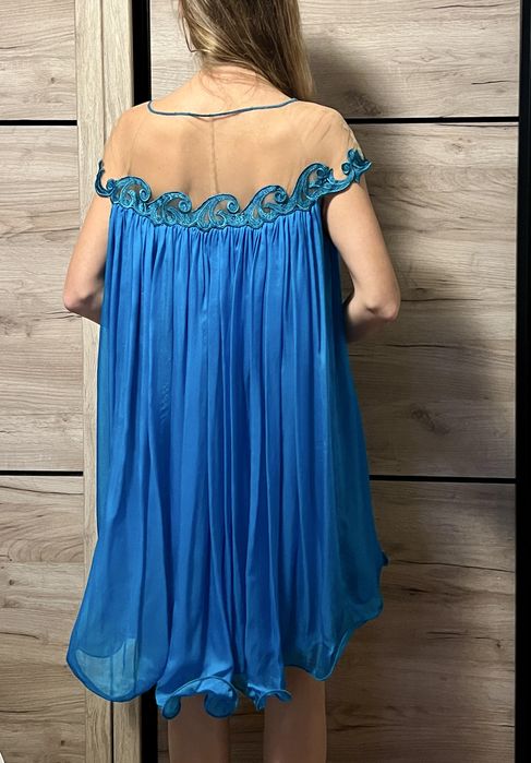 Rochie albastră din mătase naturală cu tulle transparent