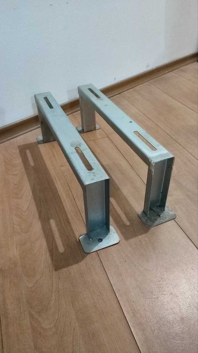 Подови стойки за климатици два вида