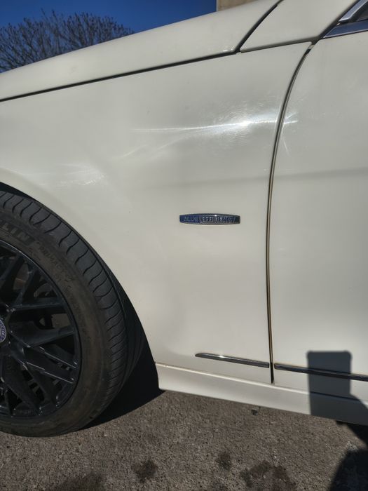 Mercedes Benz  breack de culoare alb