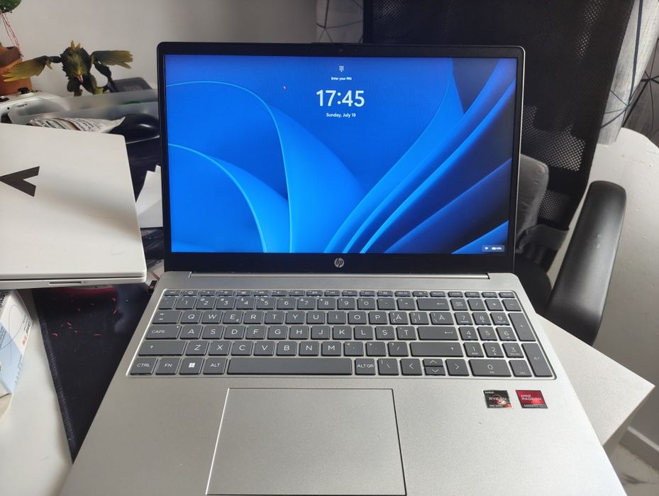 Laptop HP cu procesor Ryzen 5 7520U