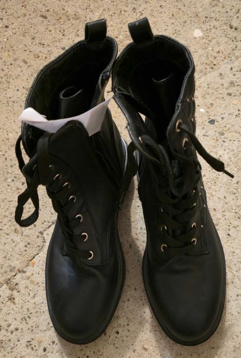 Ghete de culoare neagră, Stare impecabilă.