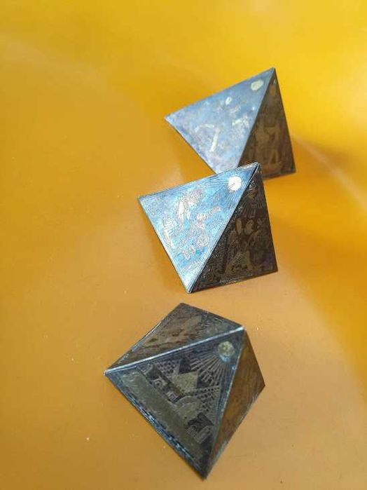 пирамида  бронз с инкрустации