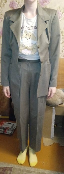 Женский костюм .