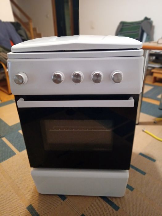 Vând aragaz Studio Casa nou