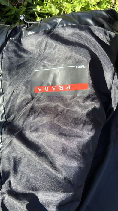 Geaca matlasată Prada Light Re-Nylon cu glugă