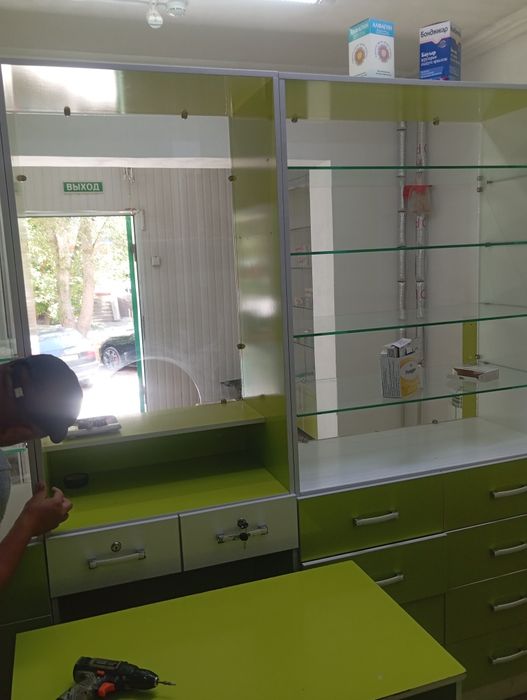 Продается мебели для аптеки