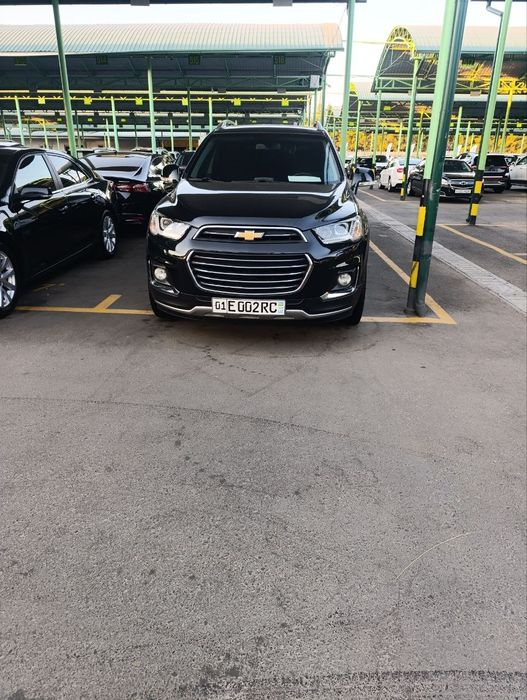 Chevrolet Captiva. 2013 цвет чёрный, состояние отличное.
