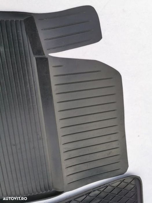 Covorase cauciuc tip tavita  Astra K 2015-2022 cu clipsuri de prindere