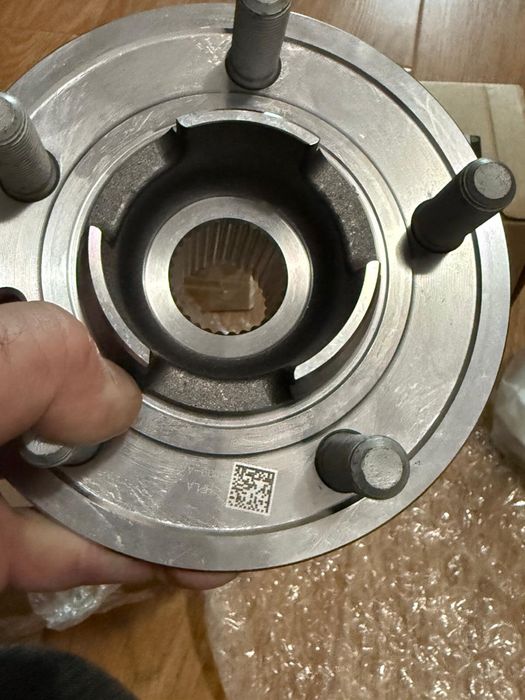 Butuci roti Land Rover 4 buc. plus piulite noi
