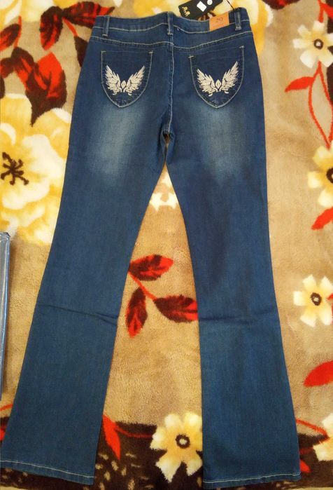 Стильные женские джинсы