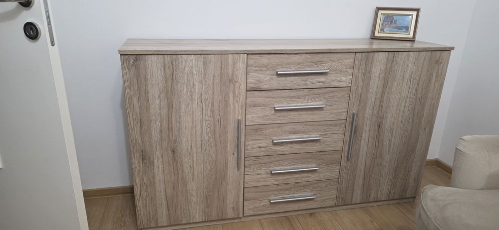 Vanzare  pat cu 2 noptiere si o comda