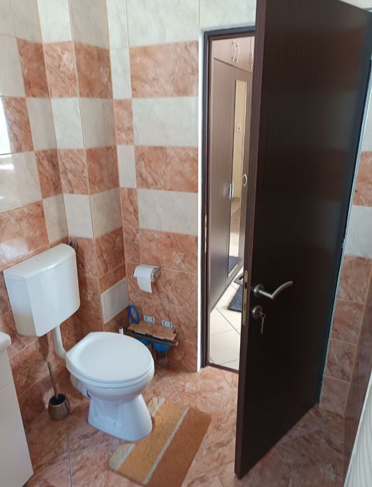 Închiriez apartament cu 2 camere