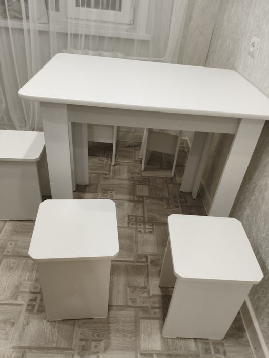 Новый стол со стульями