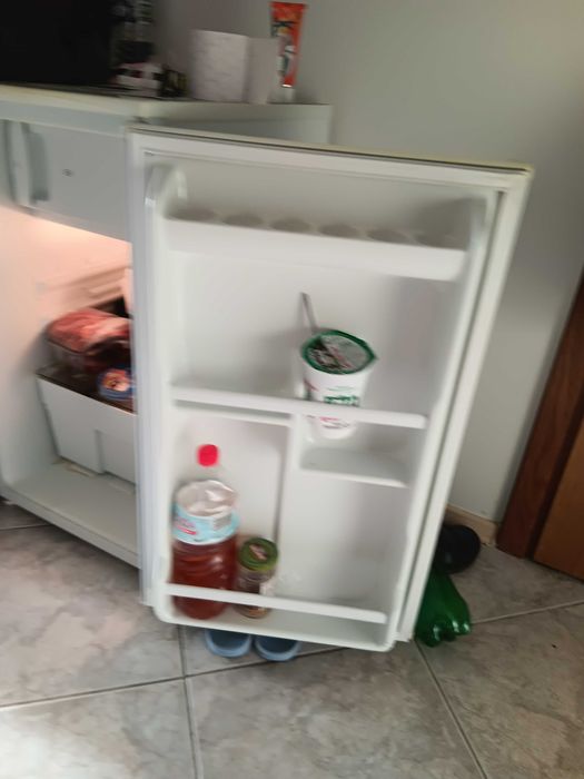 Малък хладилник ,втора употреба,плюс голям хладилник,втора употреба