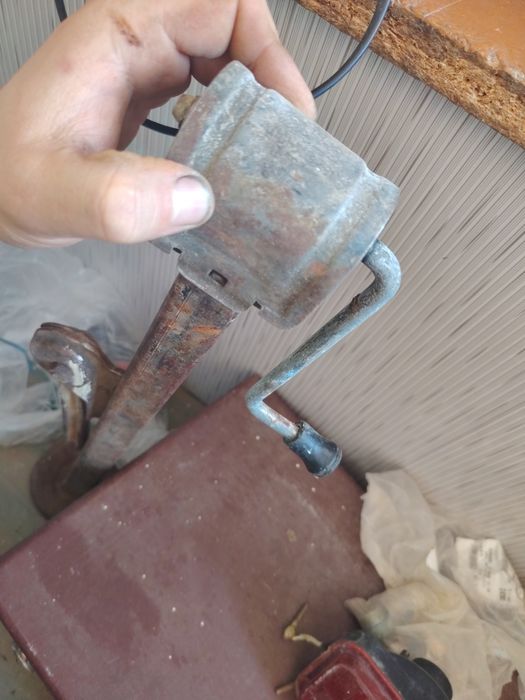 Домкрат и ключ балоный