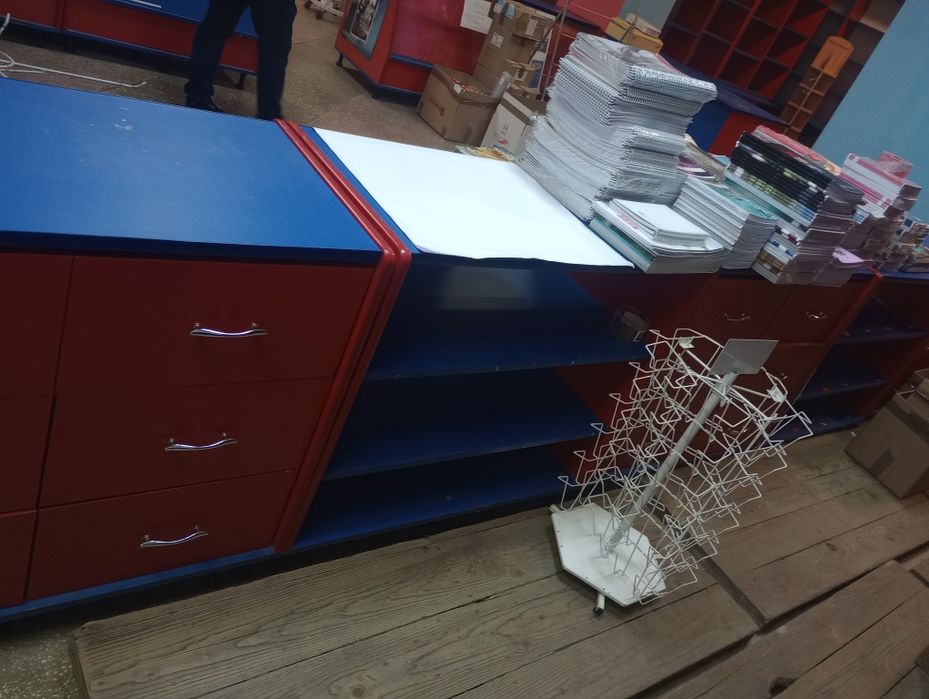 Vând vitrine   30 lei bucata