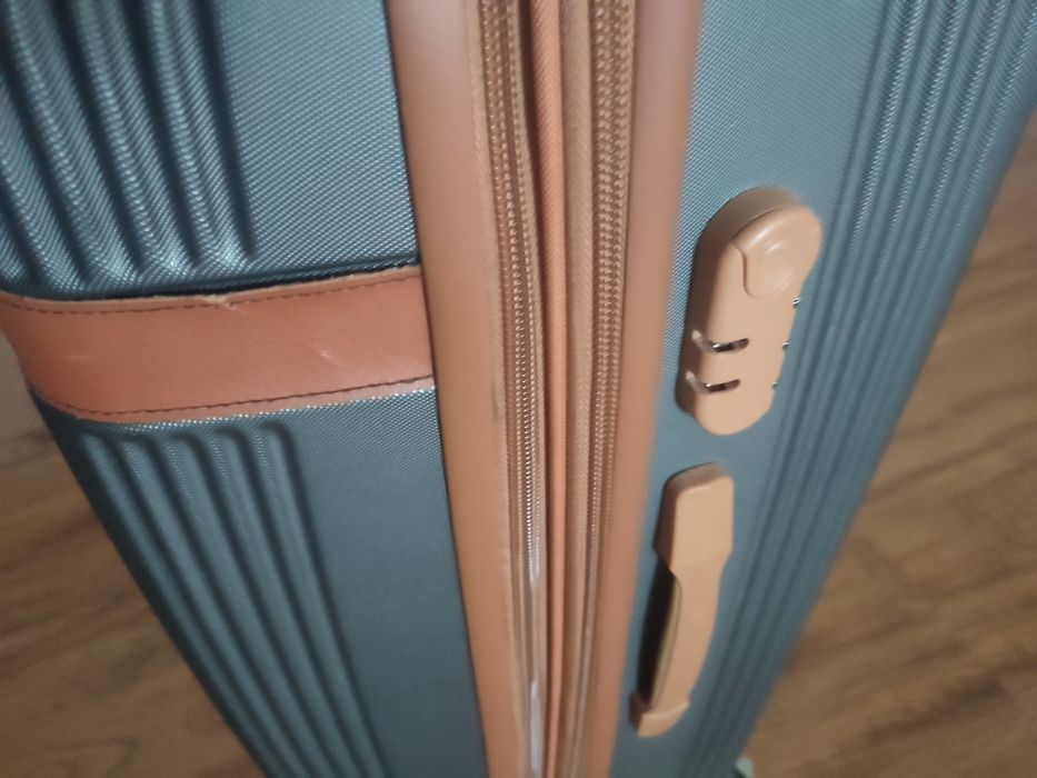 Чемодан большой с расширением