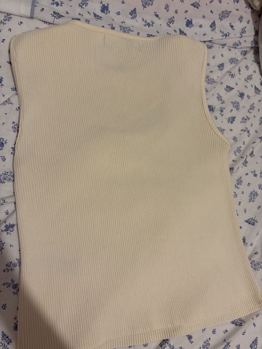 Bluza crem, nepurtata , PRIMARK spania . Se da spalata si calcata.