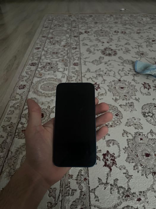 Продам Iphone 12