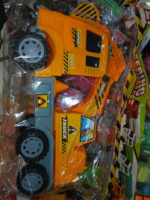 Продам! Новый.  Игрушки.  Трактор