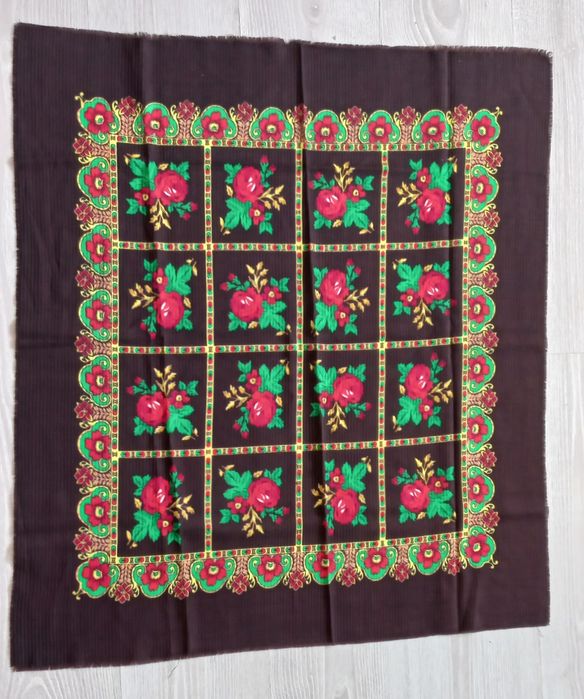 Batic/naframa traditionala cu model floral