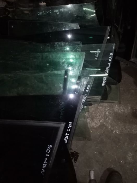 Стекла боковые на Ауди А4В6 универсал