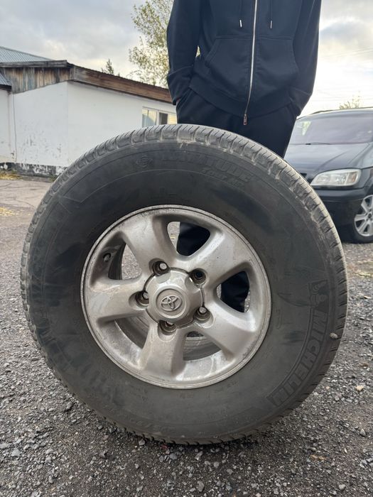 Продам резину с дисками от Land cruiser 100