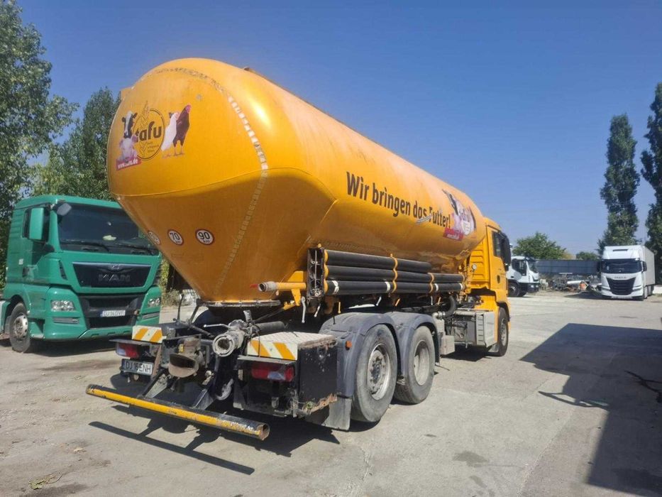 Vanzare cisterna transport furaje MAN