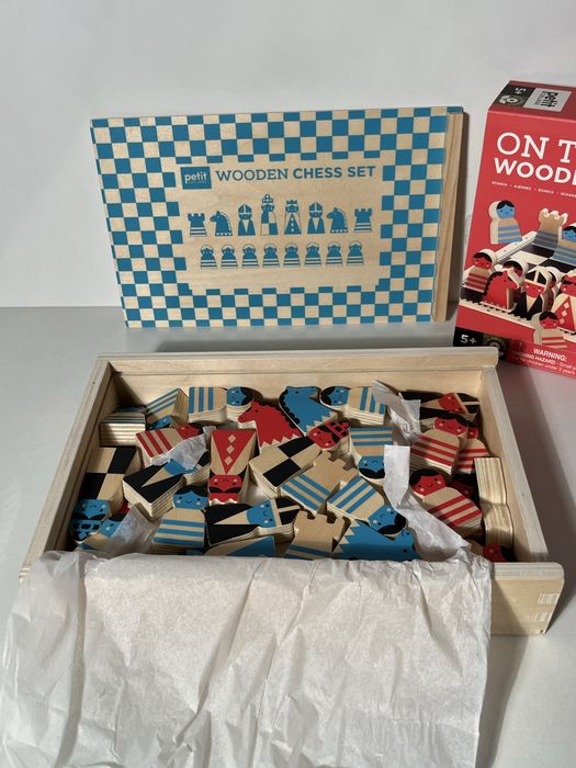 Дървен шах On the Move Wooden Chess Set