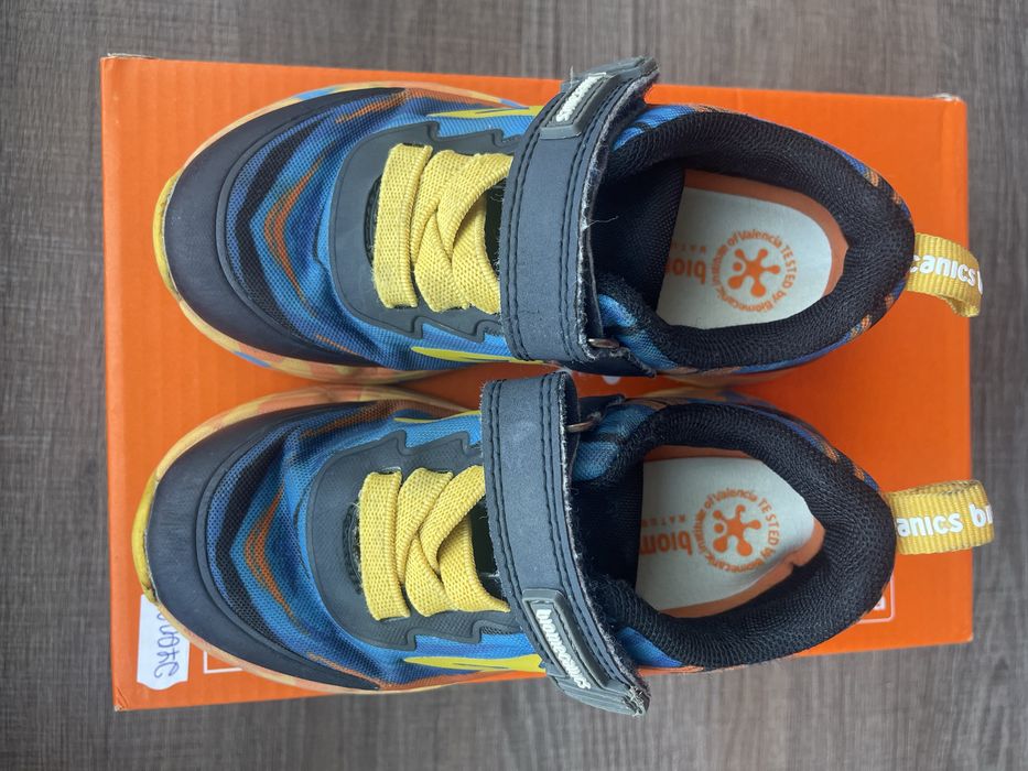 Маратонки Biomechanics 25 размер