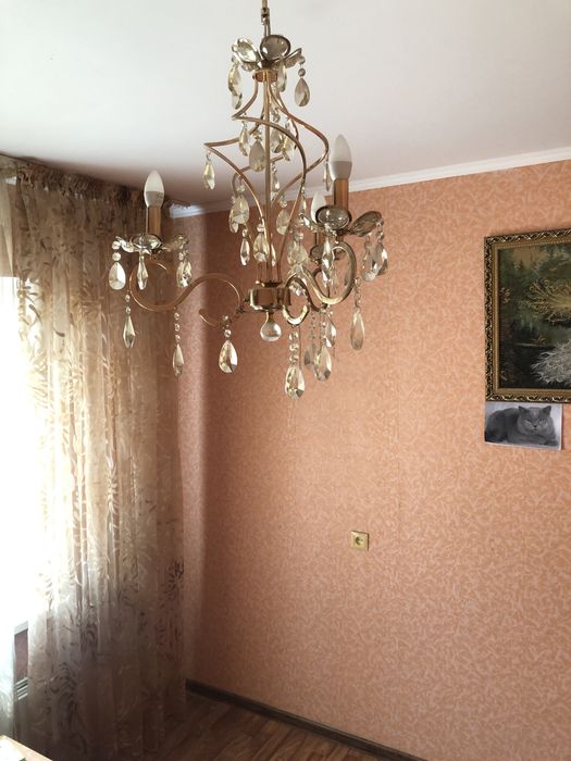 Продам          люстры     из          граненного стекла.