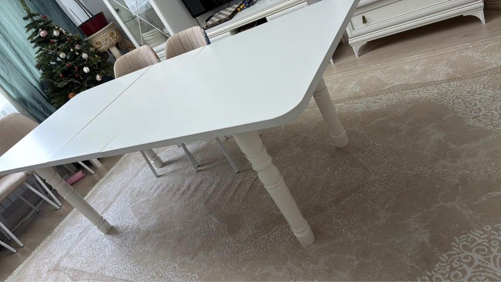 Стол деревянный белый