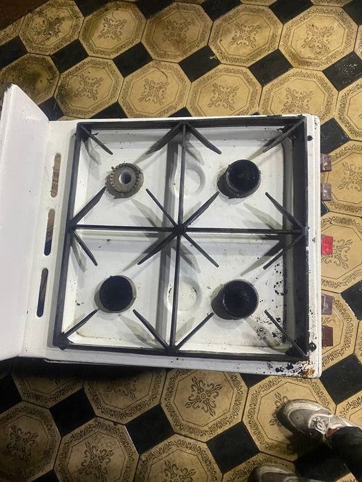 Gaz plitasi holati yaxshi ful kamplek