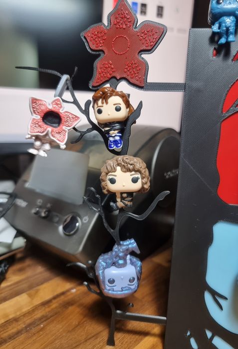 Дисплей за Kinder Joy Strager Things