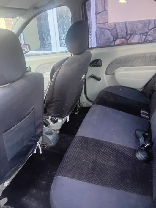 Vand Dacia Logan 1,4 benzina an fabricatie 2005 pretul negociabil