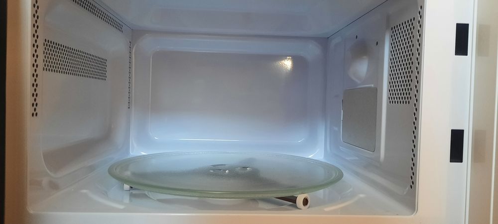 Нова Микровълнова Toshiba 20 литра, 800W