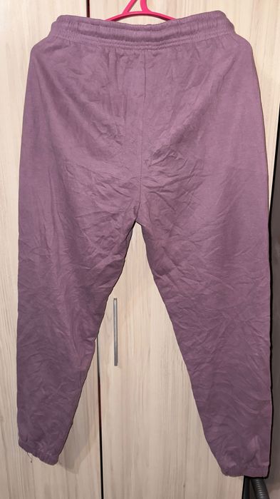 Спортен дамски панталон в лилаво размер M