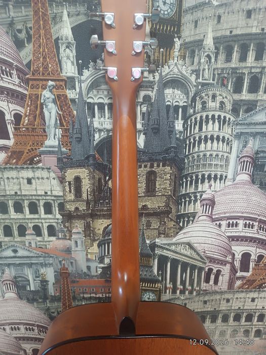 Продам гитару cort 810