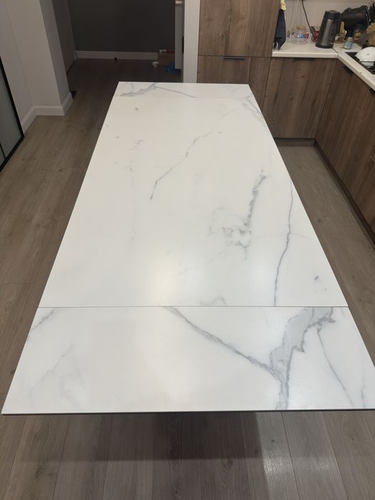 Обеденный стол из керамогранита