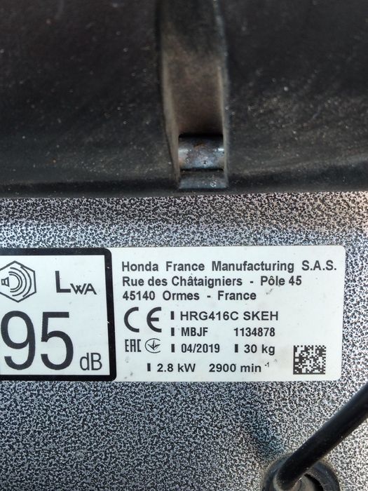 Mașină de tuns iarba cu propulsie